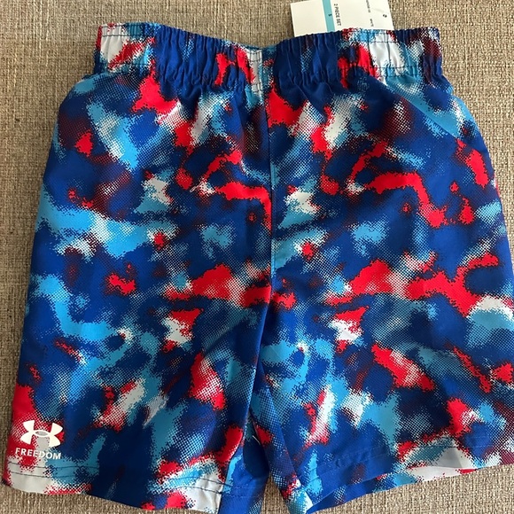 NWT 2pc Under Armour Red, Blue And White Swim Shirt & Shorts Boys 5 - Picture 4 of 5